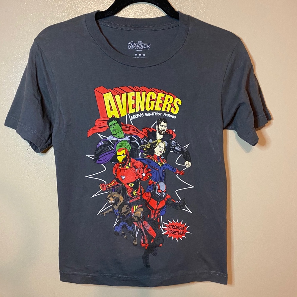 Boys Medium Gray Avengers Graphic Tee